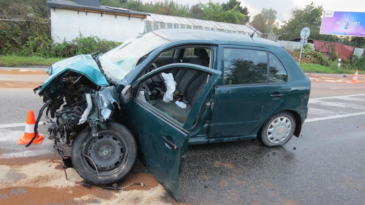 Namol opilý řidič na Českobudějovicku vjel do protisměru, kde smetl auto